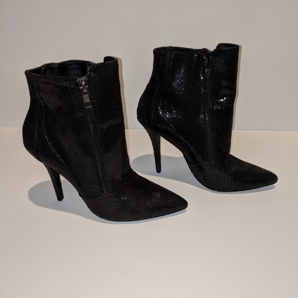MIA Demi Pointy toed Booties